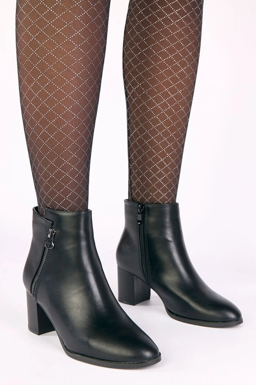 Juodi klasikiniai batai ant kulno su...