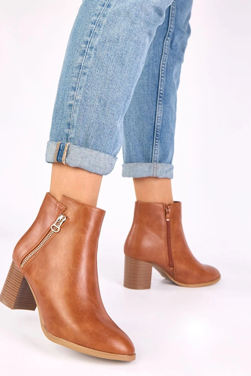 Rudi klasikiniai batai ant kulno su...