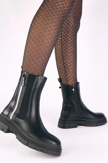 Juodi batai ant platformos... 2