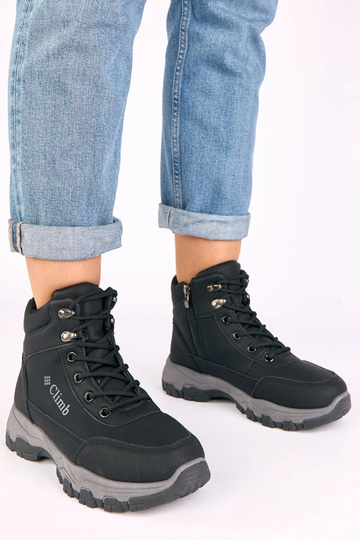 Juodi traperiai ant...