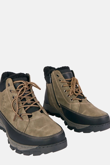 Žali vyriški šiltinti... 2