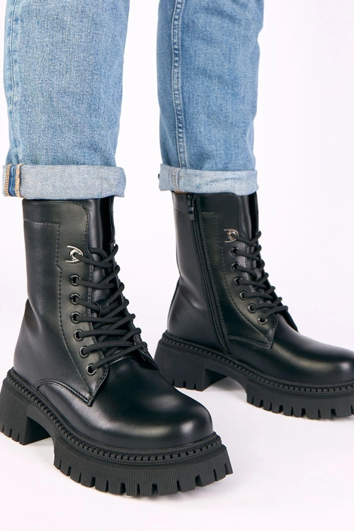 Juodi klasikiniai batai ant...