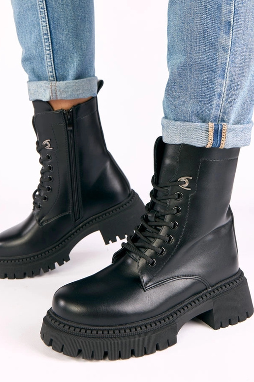 Juodi klasikiniai batai ant...