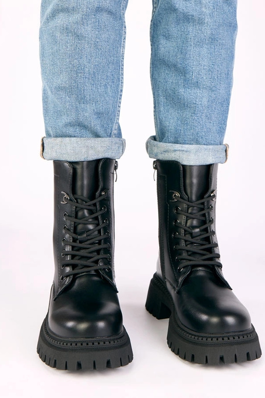 Juodi klasikiniai batai ant...