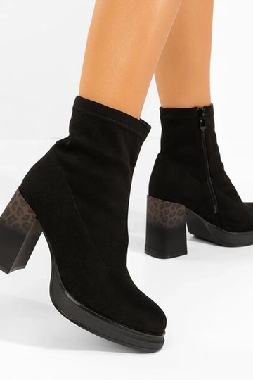 Juodi aulinukai ant kulno...