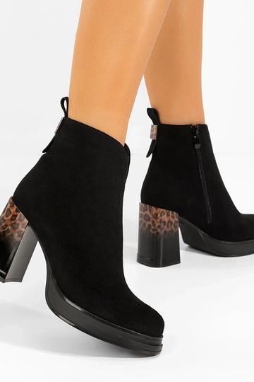 Juodi aulinukai ant lakuoto... 2