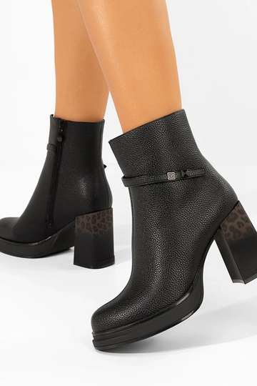 Juodi aulinukai ant kulno...