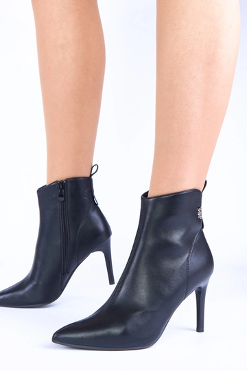 Juodi aulinukai ant plono... 2