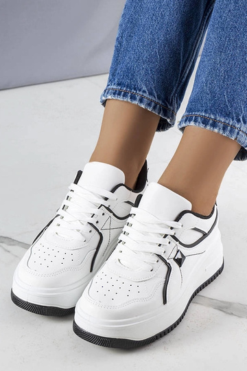 Białe sneakersy na... 2
