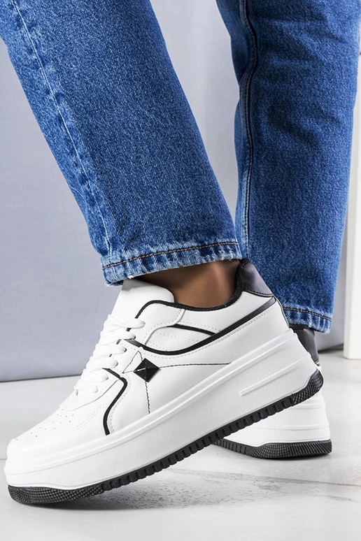 Białe sneakersy na platformie Juanita