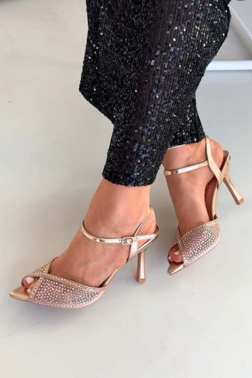 Moteriškos basutės su plonais kulniukais Su dekoracija Szampańskie Peloria