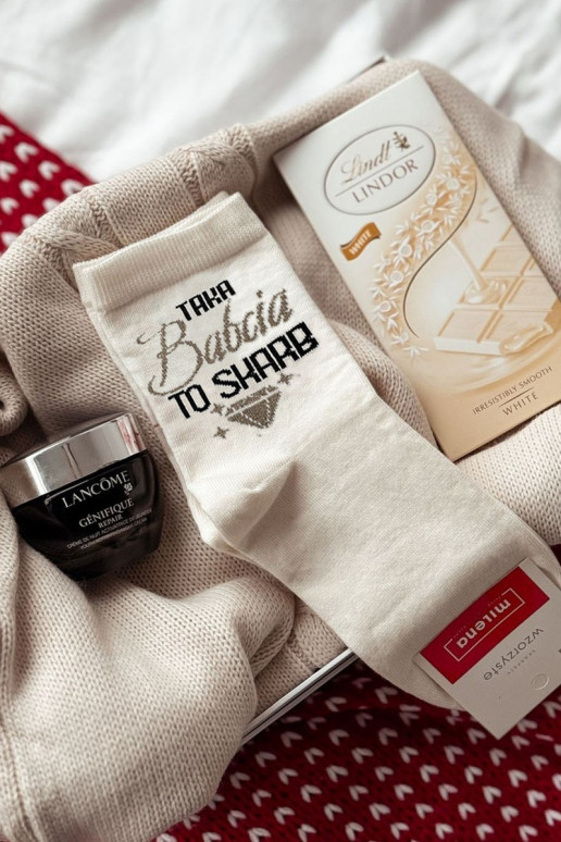 Kojinės Moteriškas su užrašu Taka Babcia To Skarb dramblio kaulo spalvos