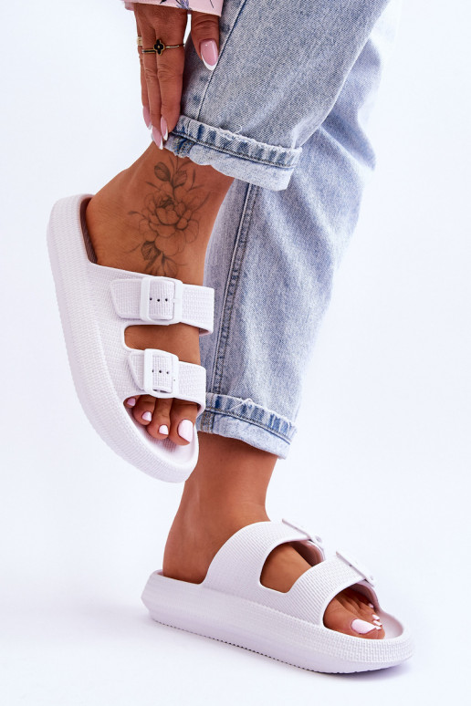 Moteriški šlepetės su putplasčiu su juostelėmis baltos spalvos Sharmen