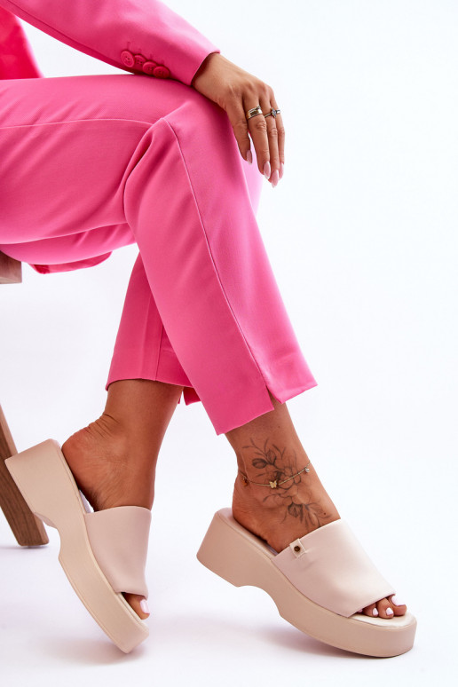 Moteriškas Šlepetės su platforma smėlio spalvos Carmela