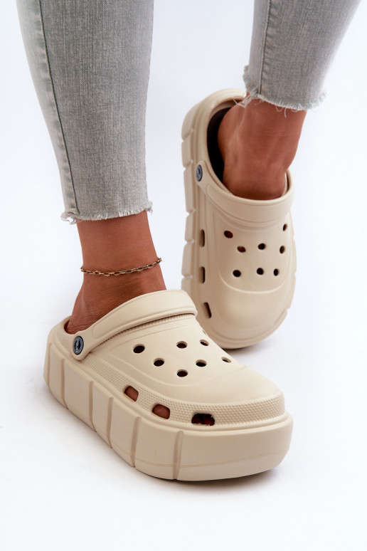 Lengvos šlepetės Moteriškos šlepetės su platforma smėlio spalvos Itubia