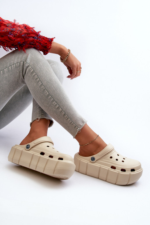 Lengvos šlepetės Moteriškos šlepetės su platforma smėlio spalvos Itubia