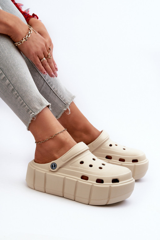 Lengvos šlepetės Moteriškos šlepetės su platforma smėlio spalvos Itubia