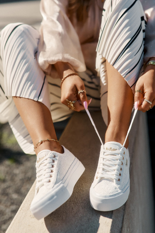 Laisvalaikio bateliai su nėriniais Lee Cooper LCIN-25-31-3438L baltos spalvos