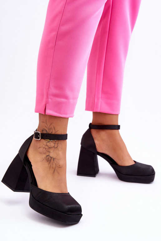 Tai turidingi Bateliai Ant masyvių kulnų juodos spalvos Sandia