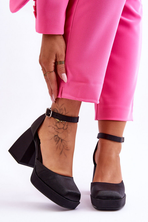 Tai turidingi Bateliai Ant masyvių kulnų juodos spalvos Sandia