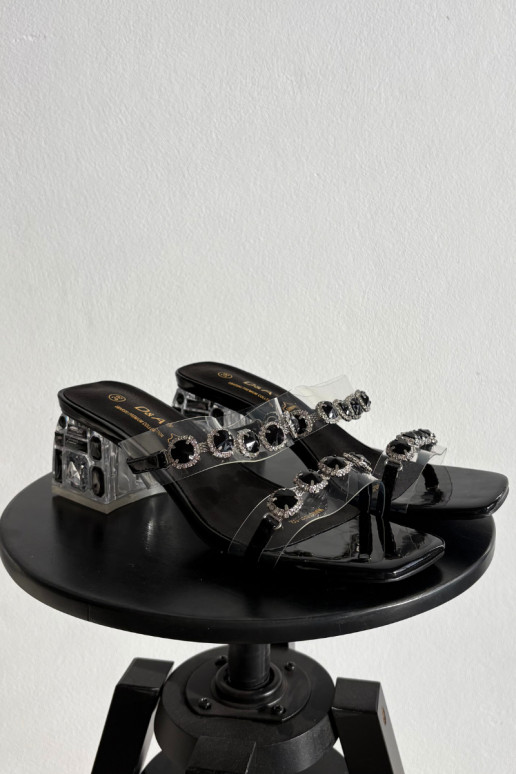 Moteriškos šlepetės su spindinčiomis akutėmis D&A MR1037-02 juodos spalvos