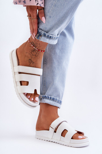 Klasikinio modelio Moteriškos šlepetės baltos spalvos Molie