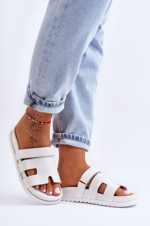 Klasikinio modelio Moteriškos šlepetės baltos spalvos Molie