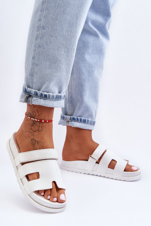 Klasikinio modelio Moteriškos šlepetės baltos spalvos Molie