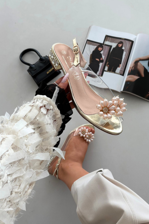 Perregimi basutės Ant žemo kulno Su puošniaisi Detalami D&A MR52-229 aukso spalvos