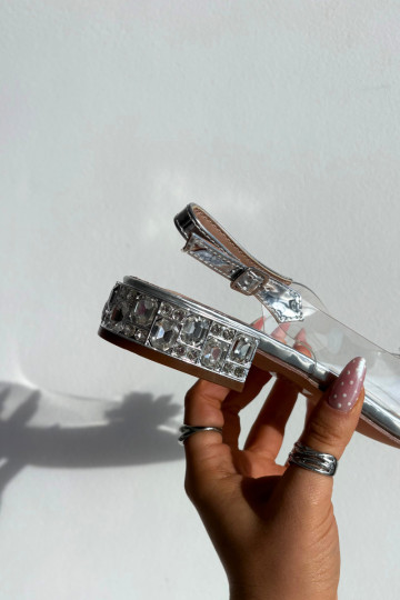 Perregimi basutės Ant žemo kulno Su puošniaisi Detalami D&A MR52-229 sidabro spalvos 2