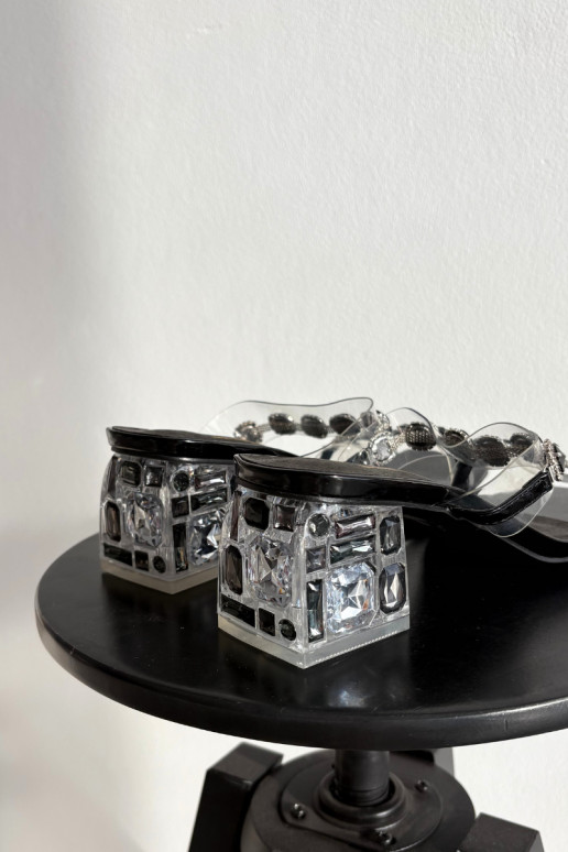 Moteriškos šlepetės su spindinčiomis akutėmis D&A MR1037-02 juodos spalvos