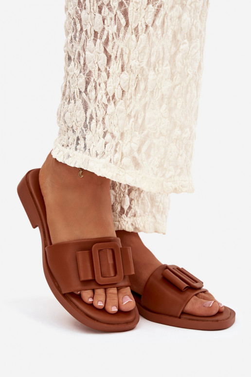 Moteriškos šlepetės su plačiais kulniukais su sagtimis rudos spalvos Melivra