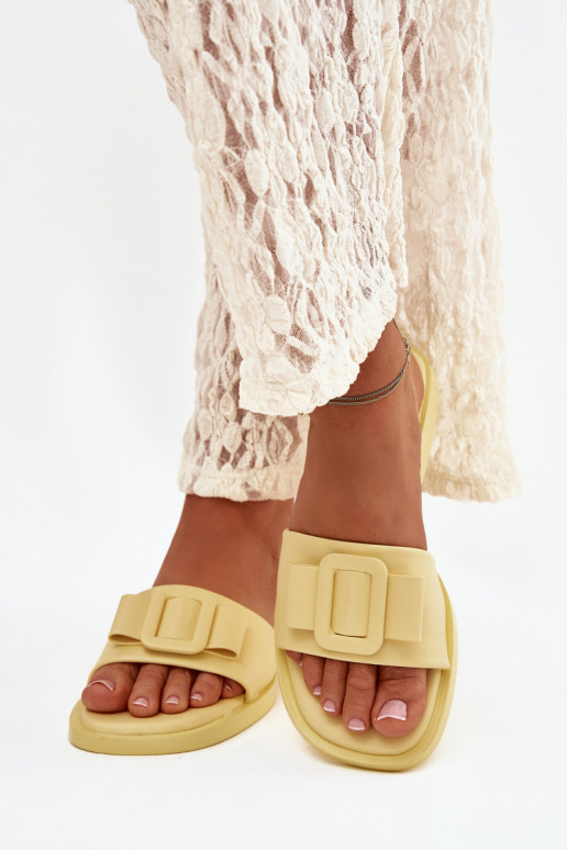 Moteriškos šlepetės su plačiais kulniukais su sagtimis geltonos spalvos Melivra