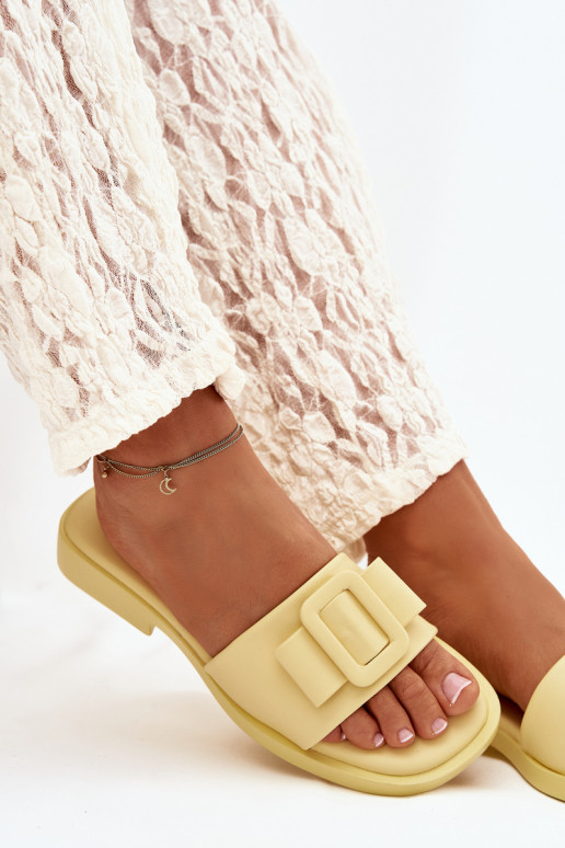 Moteriškos šlepetės su plačiais kulniukais su sagtimis geltonos spalvos Melivra