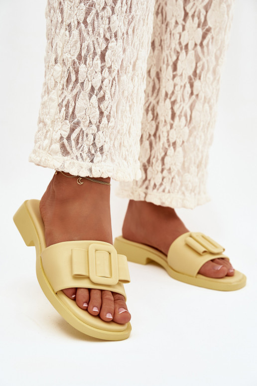 Moteriškos šlepetės su plačiais kulniukais su sagtimis geltonos spalvos Melivra