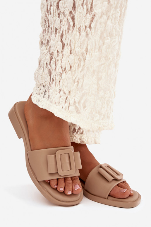 Moteriškos šlepetės su plačiais kulniukais su sagtimis smėlio spalvos Melivra