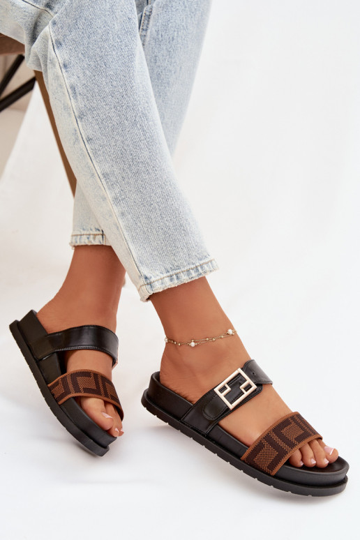 Moteriškos šlepetės su auksinėmis sagtimis, juodos spalvos