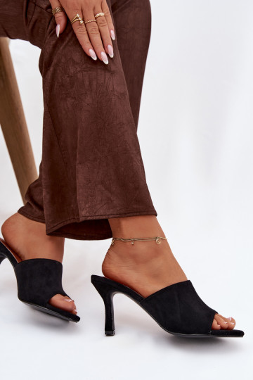 Moteriškos šlepetės su plonais kulniukaissuiš eko zomšosu juodos spalvos Isolia