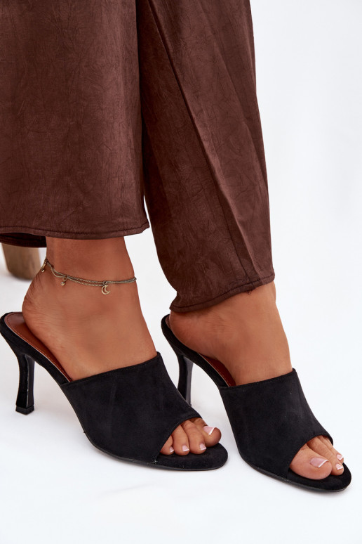 Moteriškos šlepetės su plonais kulniukaissuiš eko zomšosu juodos spalvos Isolia