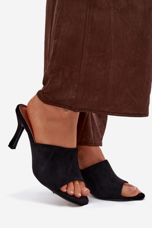 Moteriškos šlepetės su plonais kulniukaissuiš eko zomšosu juodos spalvos Isolia