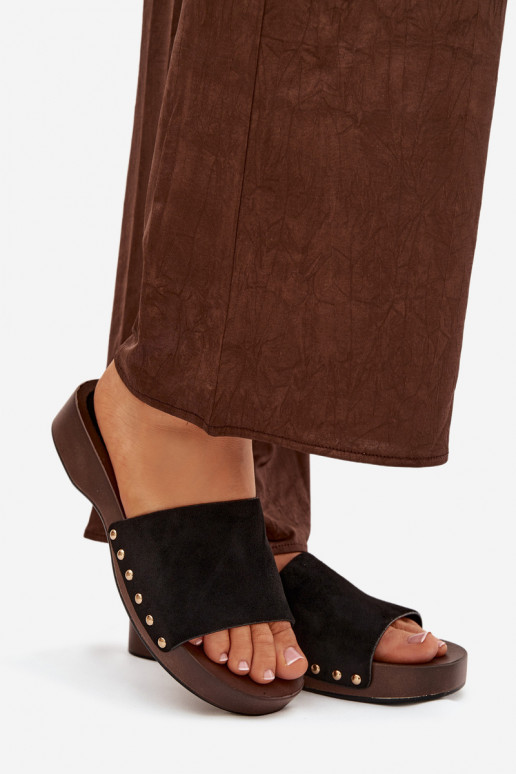 Moteriškos šlepetės Ze aukso spalvosmi Smeigės juodos spalvos Ferinna