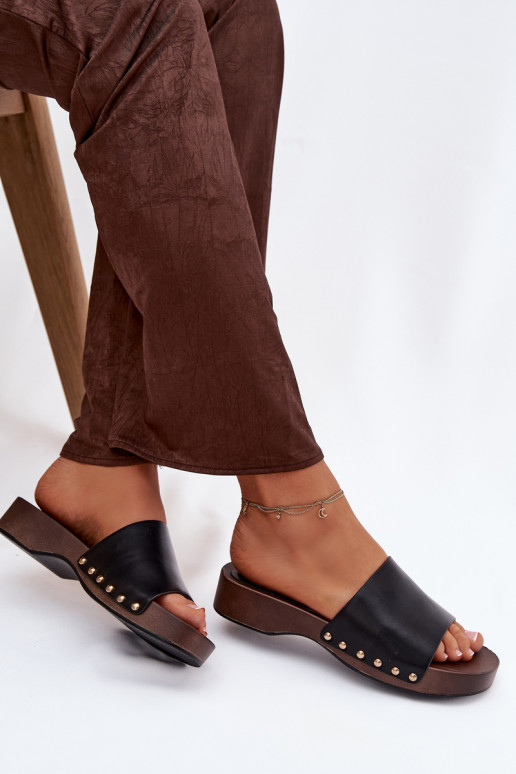 Moteriškos šlepetės Ze aukso spalvosmi Smeigės juodos spalvos Terissa