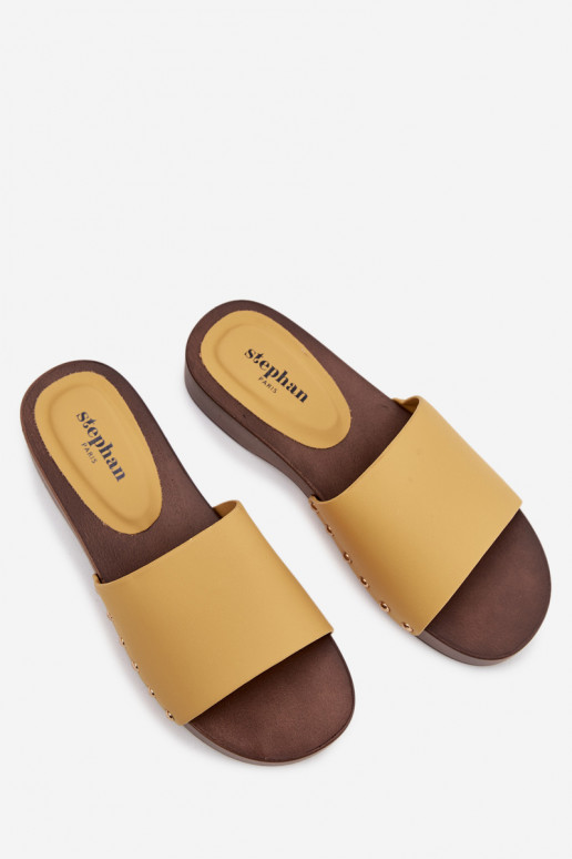 Moteriškos šlepetės su kniedėmis geltonos spalvos Terissa