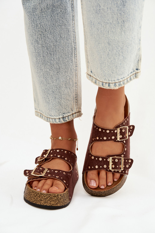 Moteriškos šlepetės Ze aukso spalvosmi su sagtimismi Ir smeigės rudos spalvos Tervina