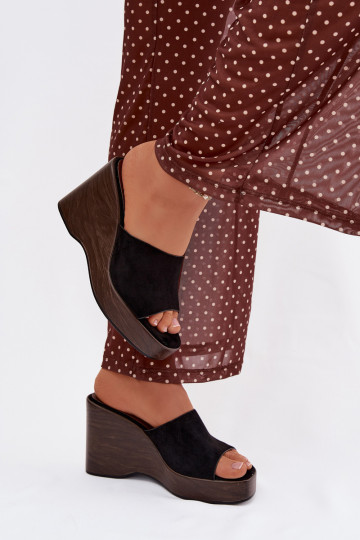 Moteriškos šlepetės Ant platformos juodos spalvos Ravelia