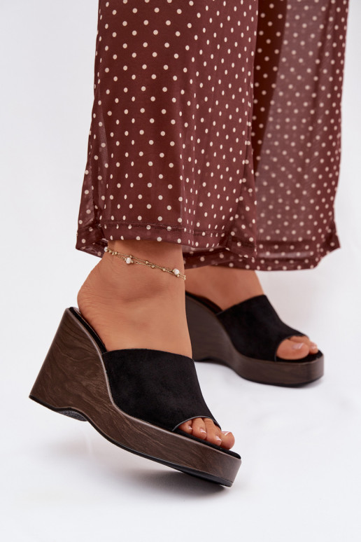 Moteriškos šlepetės Ant platformos juodos spalvos Ravelia