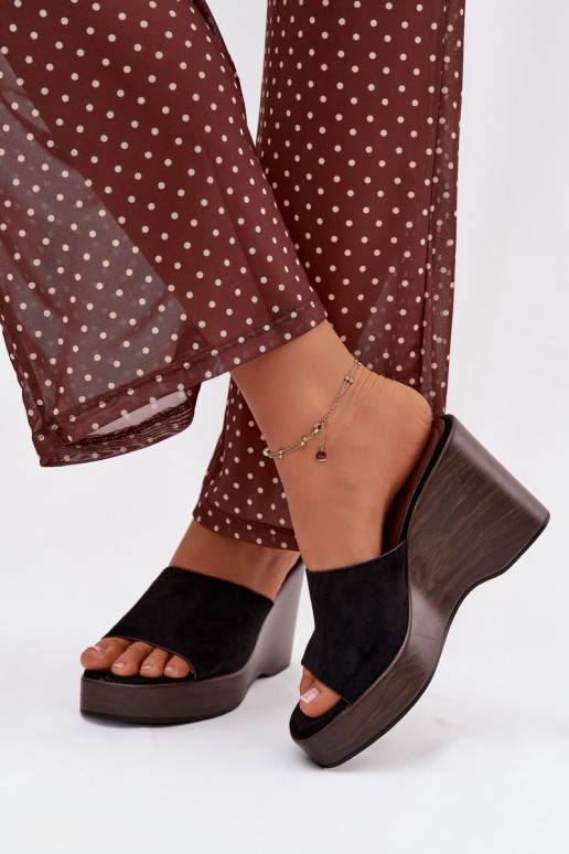 Moteriškos šlepetės Ant platformos juodos spalvos Ravelia