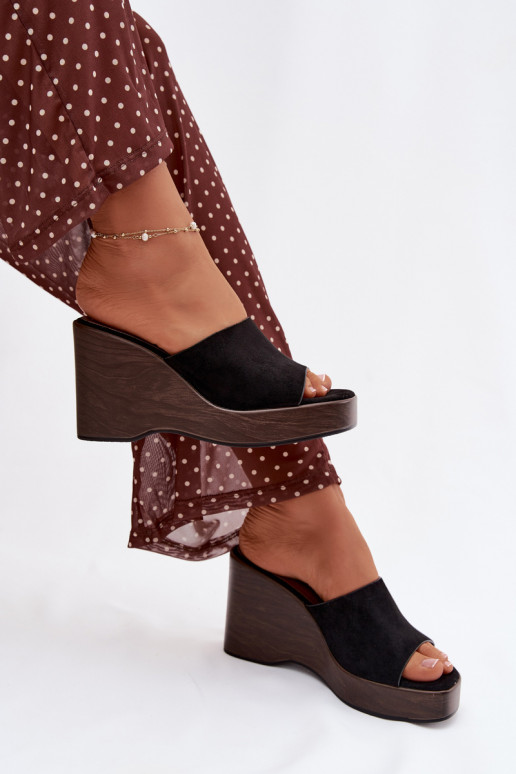 Moteriškos šlepetės Ant platformos juodos spalvos Ravelia