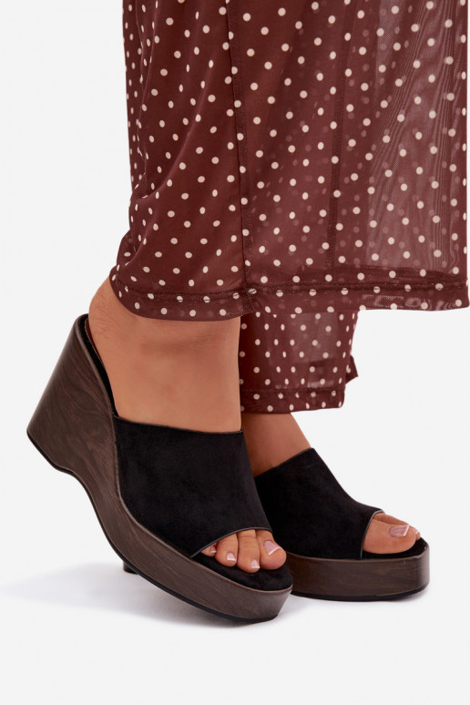 Moteriškos šlepetės Ant platformos juodos spalvos Ravelia