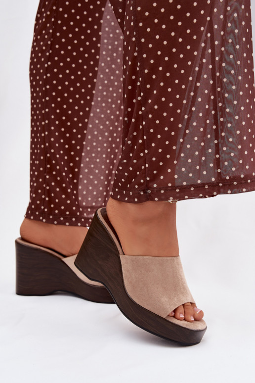 Moteriškos šlepetės Ant platformos smėlio spalvos Ravelia